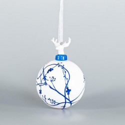 СТЪКЛЕНА ТОПКА С ЕЛЕНЧЕ, БЯЛА, СИНИ ДЕКОРАЦИИ, 8 СМ