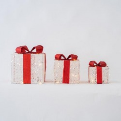 LIGHTED GIFTS, WHITE WITH RED RIBBON, 15-20-25cm 600-45622 LIGHTED GIFTS, WHITE WITH RED RIBBON, 15-20-25cm 600-45622