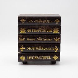 ДЕКОРАТИВНА КУТИЯ КНИГА, ЧЕРНО-ЗЛАТНА, 20X14X24 СМ ДЕКОРАТИВНА КУТИЯ КНИГА, ЧЕРНО-ЗЛАТНА, 20X14X24 СМ